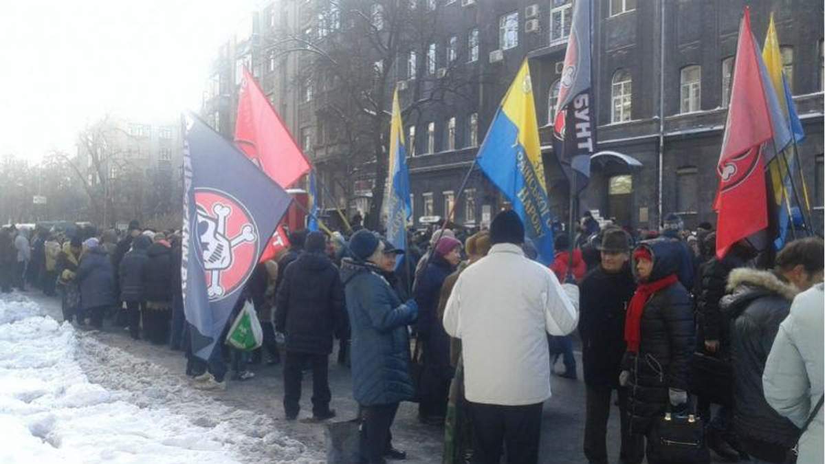 Люди кричать "Гонтареву на нари" Люди кричать "Гонтареву на нари"