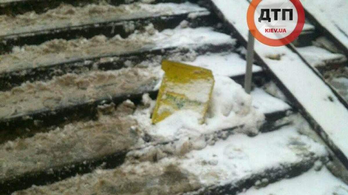 Сходи не розчистили Сходи не розчистили