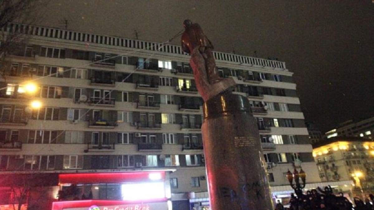 Повалення пам'ятника Леніну Повалення пам'ятника Леніну