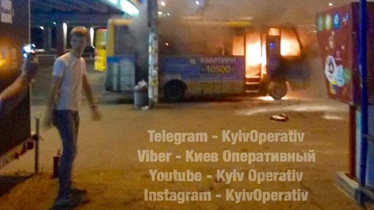 В Києві згоріла маршрутка В Києві згоріла маршрутка