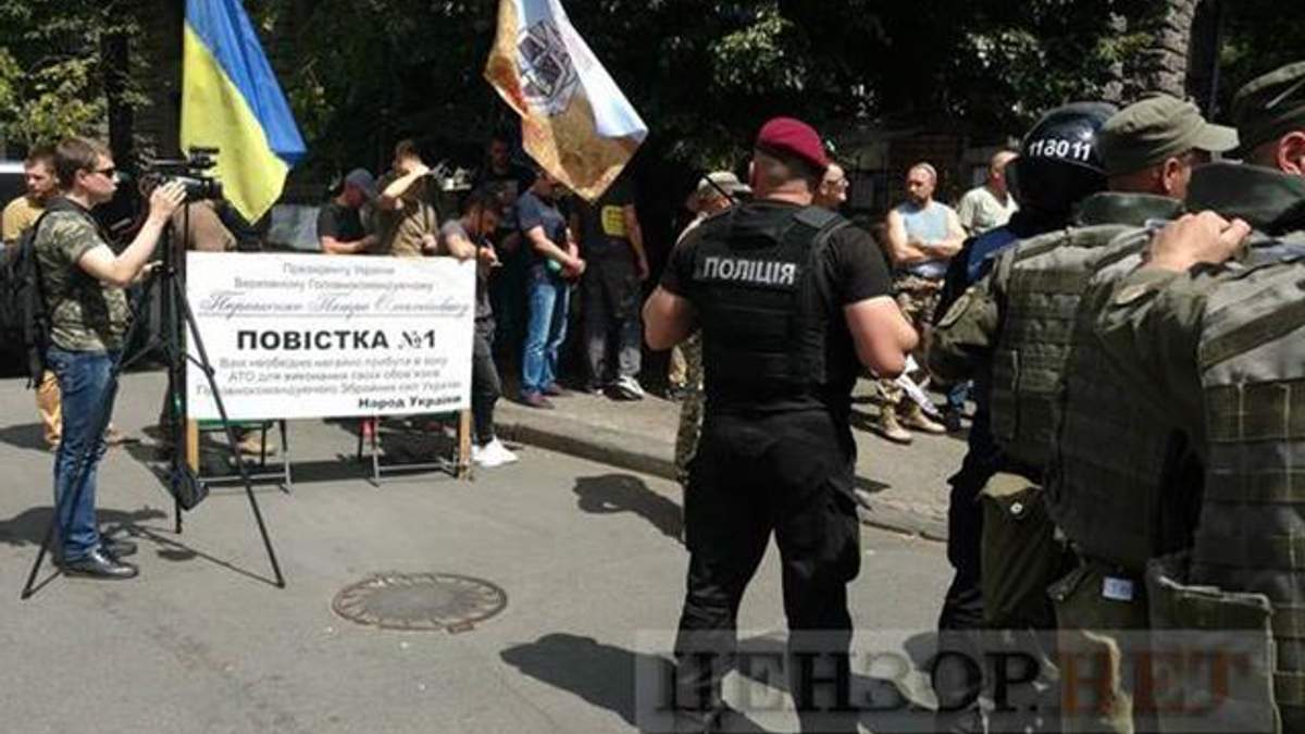 Під АП спалахнули сутички між правоохоронцями та бійцями "Айдару" Під АП спалахнули сутички між правоохоронцями та бійцями "Айдару"