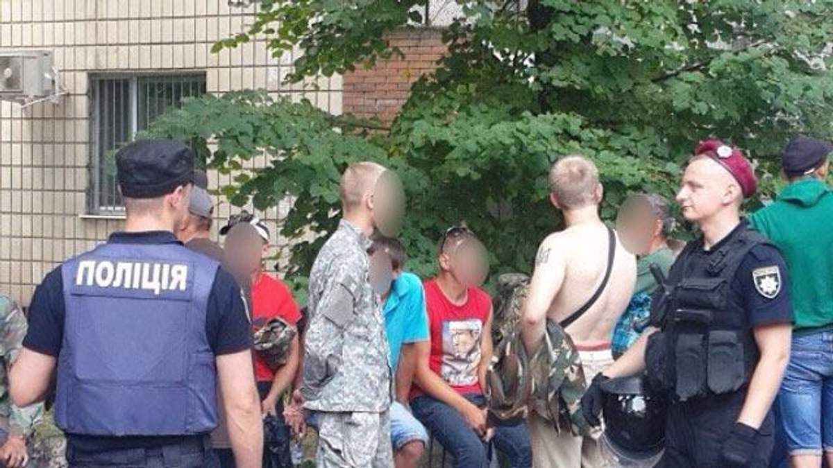 У Києві затримали людей, що вдавали з себе бійців У Києві затримали людей, що вдавали з себе бійців