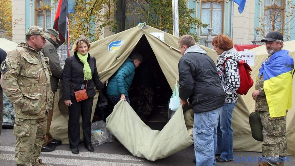 Протестувальники під Радою оголосили нові вимоги Протестувальники під Радою оголосили нові вимоги