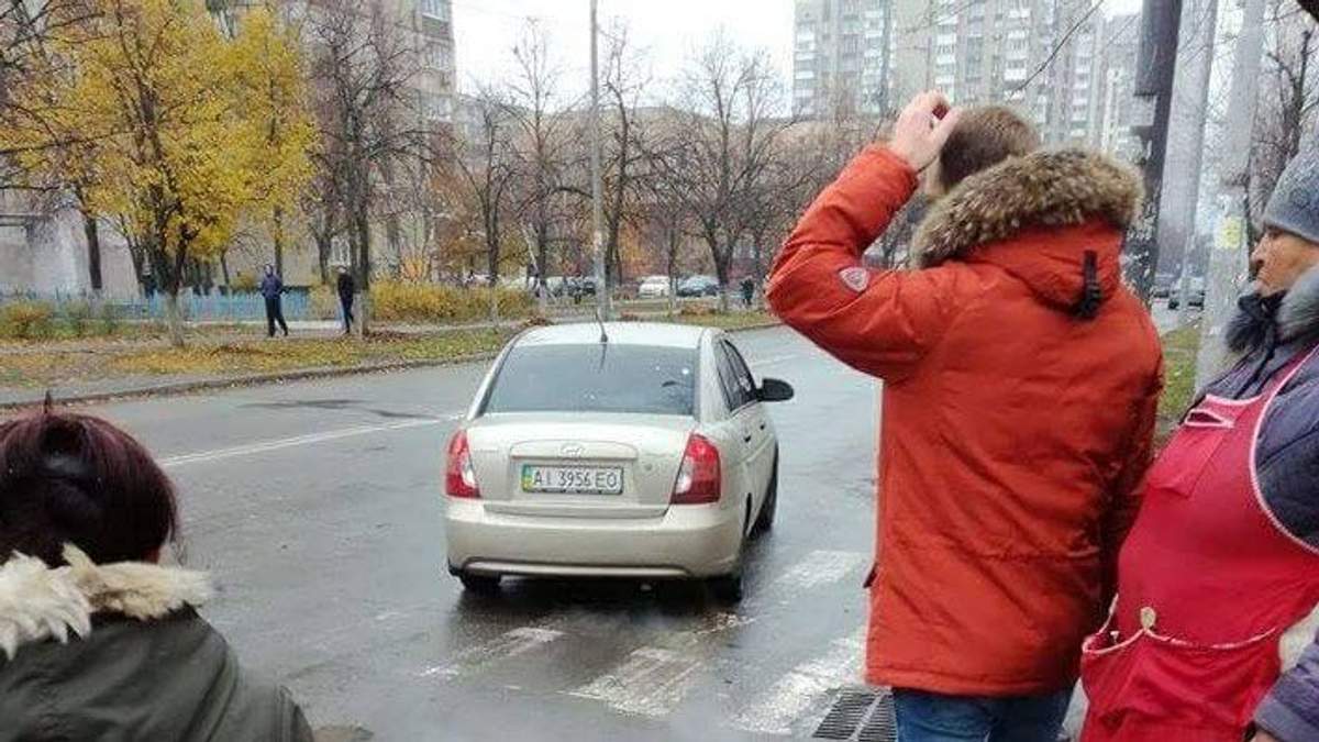 В Киеве посреди улицы похитили женщину В Киеве посреди улицы похитили женщину