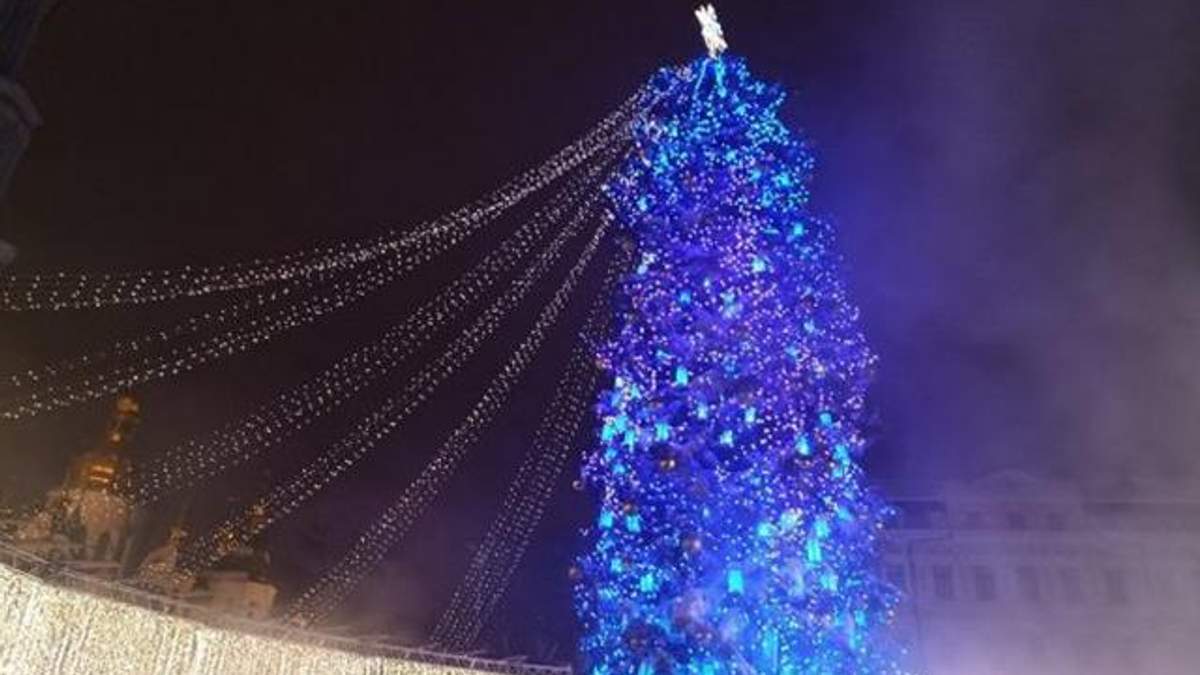 У Києві відкрили головну ялинку країни У Києві відкрили головну ялинку країни