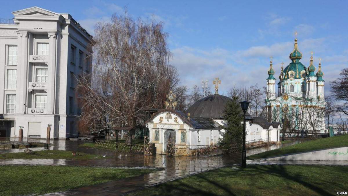 Фото на фоне церкви скандал