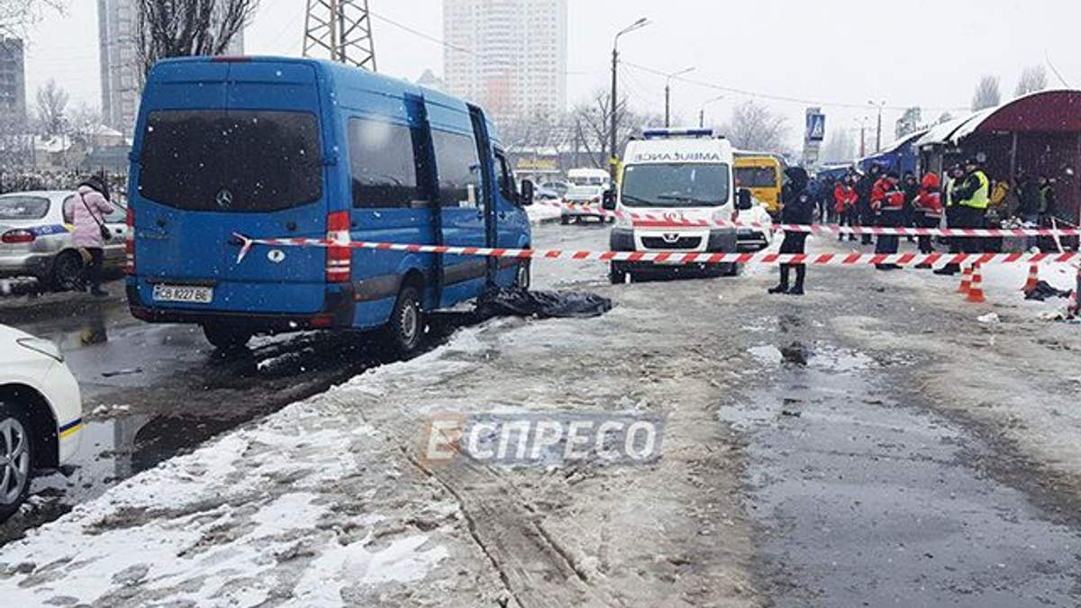 У Києві на зупинці зарізали чоловіка У Києві на зупинці зарізали чоловіка