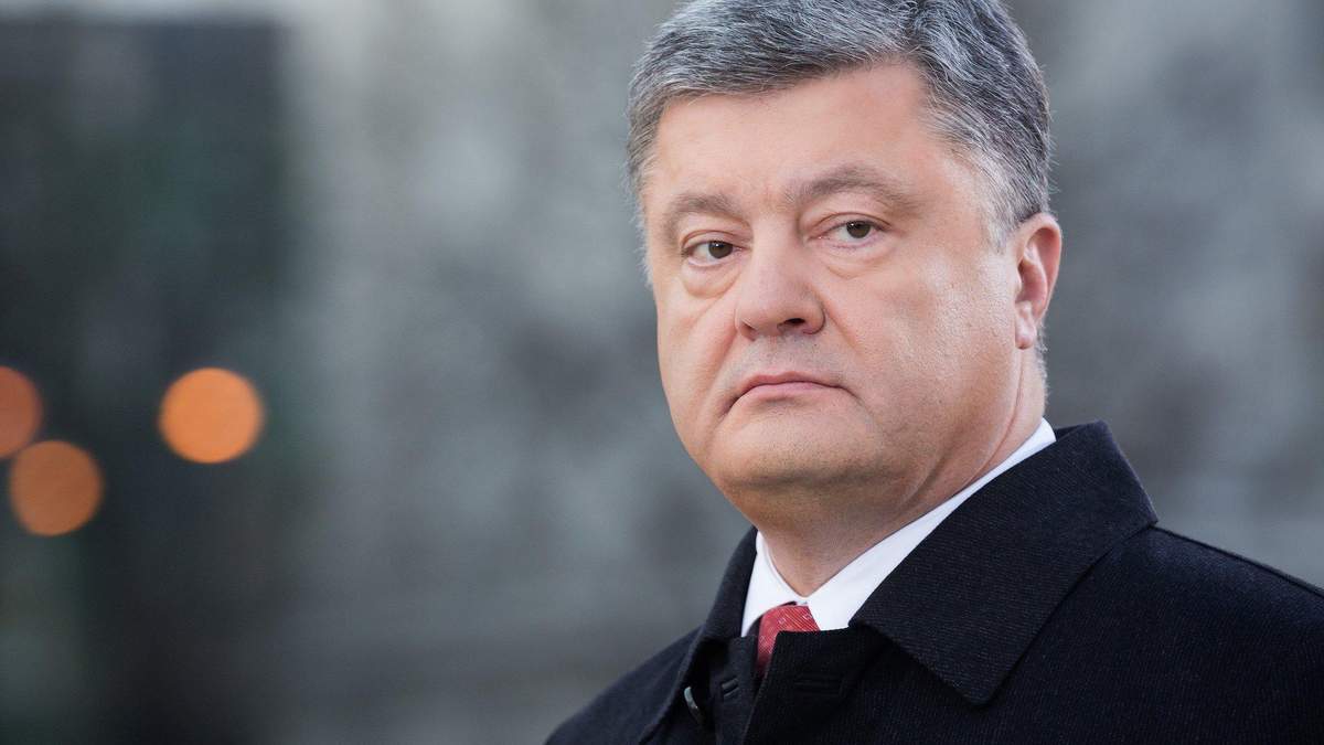 Порошенко не поклав квіти до пам'ятника Шевченку Порошенко не поклав квіти до пам'ятника Шевченку