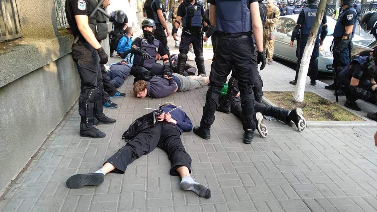 Перед початком Маршу рівності у Києві вже затримали понад півсотні активістів Перед початком Маршу рівності у Києві вже затримали понад півсотні активістів