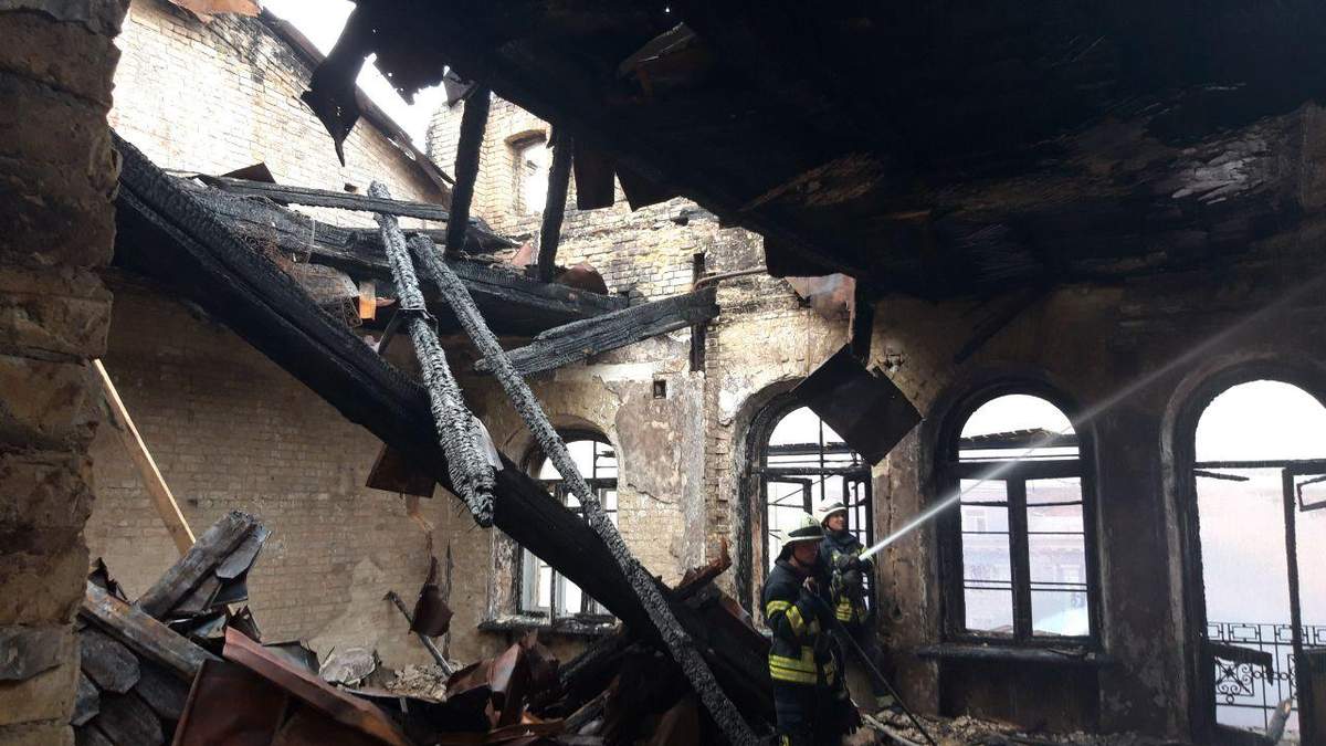 У центрі Києва горіла відселена будівля У центрі Києва горіла відселена будівля