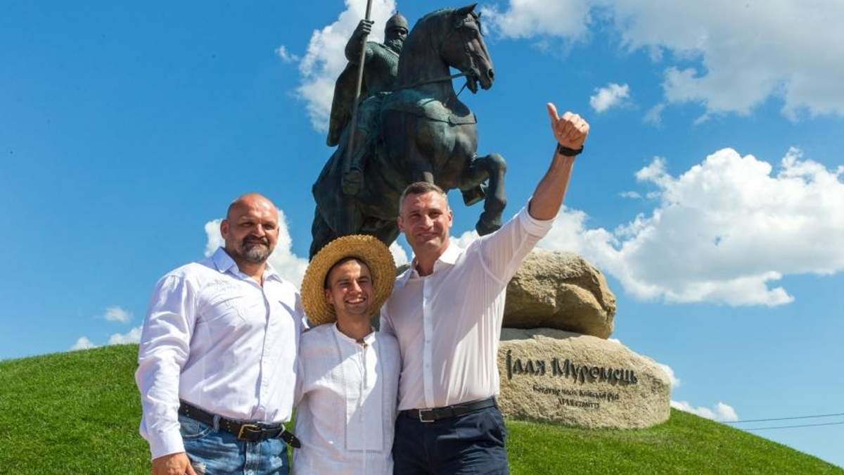 Відкриття пам'ятника Іллі Муромцю Відкриття пам'ятника Іллі Муромцю