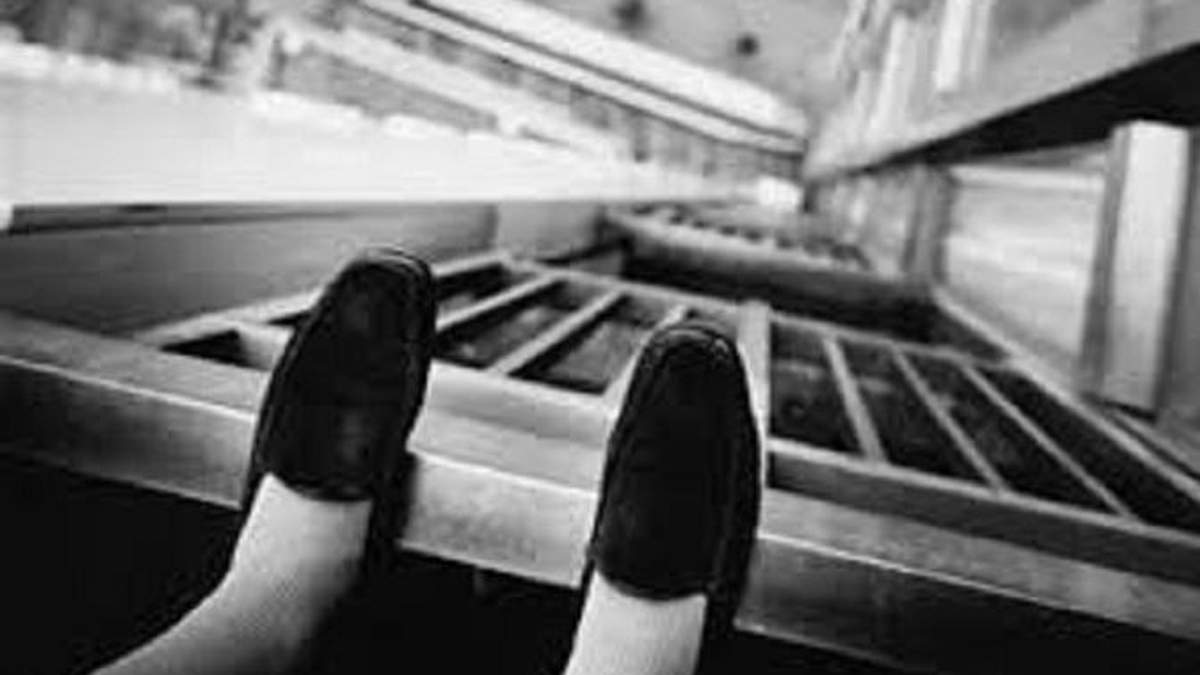 У Києві 15-річна дівчина скоїла самогубство У Києві 15-річна дівчина скоїла самогубство