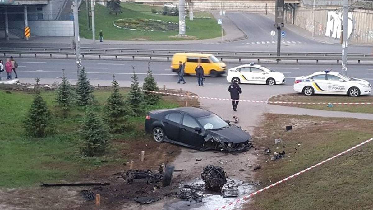 У машины от удара вырвало двигатель, коробку и колесо, целиком отлетела выхлопная система У машины от удара вырвало двигатель, коробку и колесо, целиком отлетела выхлопная система