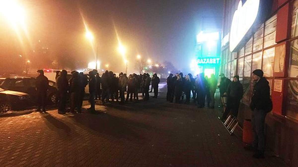 У Києві повідомили про захоплення ТЦ "Дарниця" У Києві повідомили про захоплення ТЦ "Дарниця"