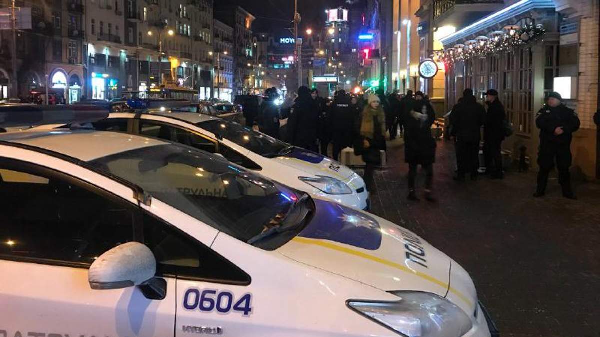 Полиция во время штурма "офиса Зеленского" в Киеве Полиция во время штурма "офиса Зеленского" в Киеве