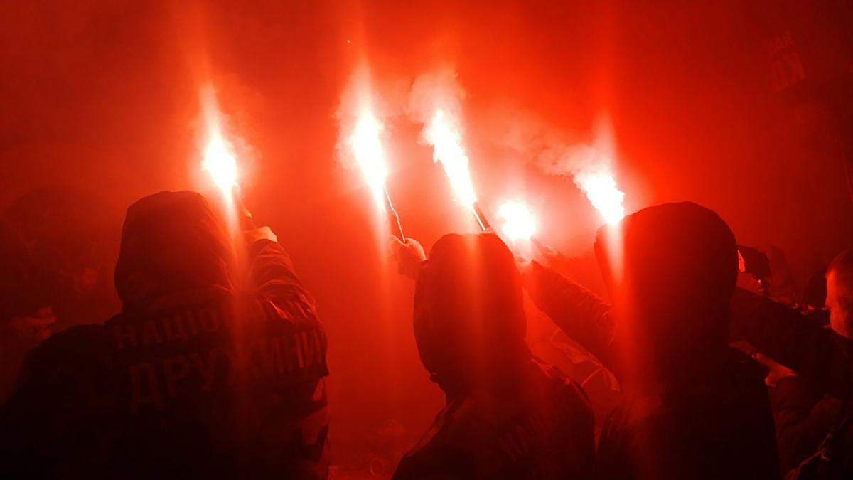 Активісти приїхали під будинок Ігоря Гладковського Активісти приїхали під будинок Ігоря Гладковського
