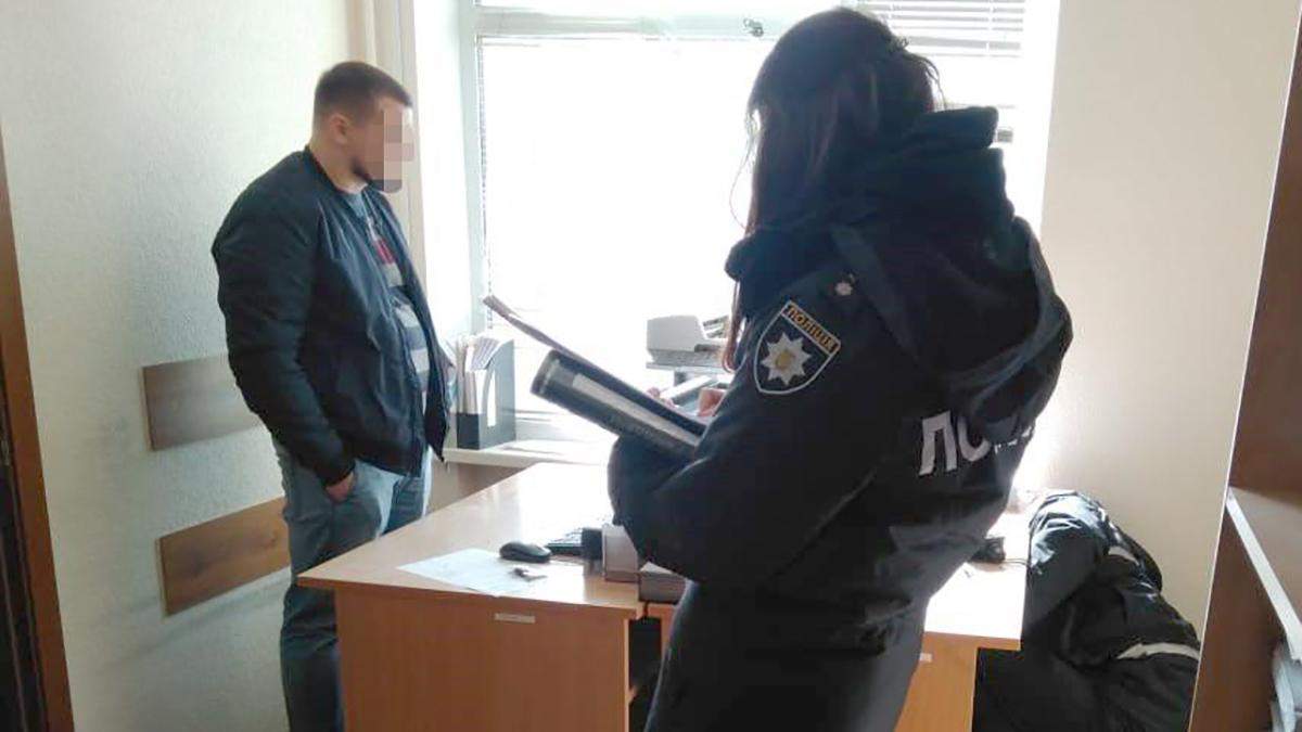 В Киеве обстреляли здание суда В Киеве обстреляли здание суда
