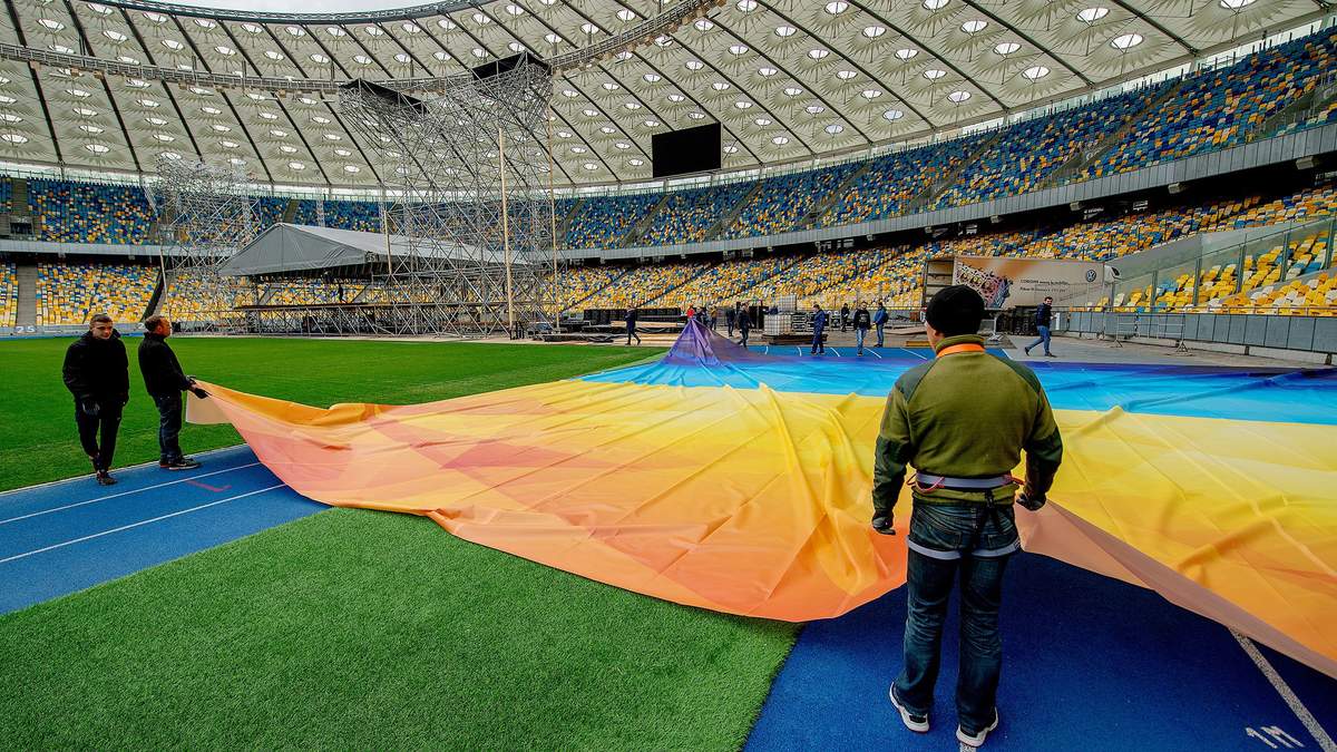 На НСК "Олімпійський" триває підготовка до проведення дебатів між Зеленським і Порошенком На НСК "Олімпійський" триває підготовка до проведення дебатів між Зеленським і Порошенком