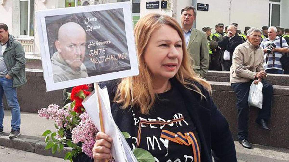 Елену Бережную задержали за георгиевскую ленту Елену Бережную задержали за георгиевскую ленту