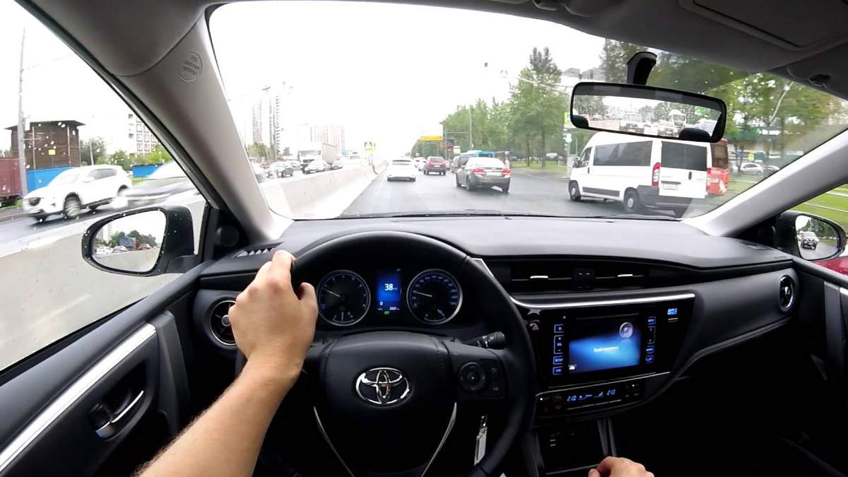 В Киеве "драйвер" из службы такси похитил у девушки автомобиль В Киеве "драйвер" из службы такси похитил у девушки автомобиль