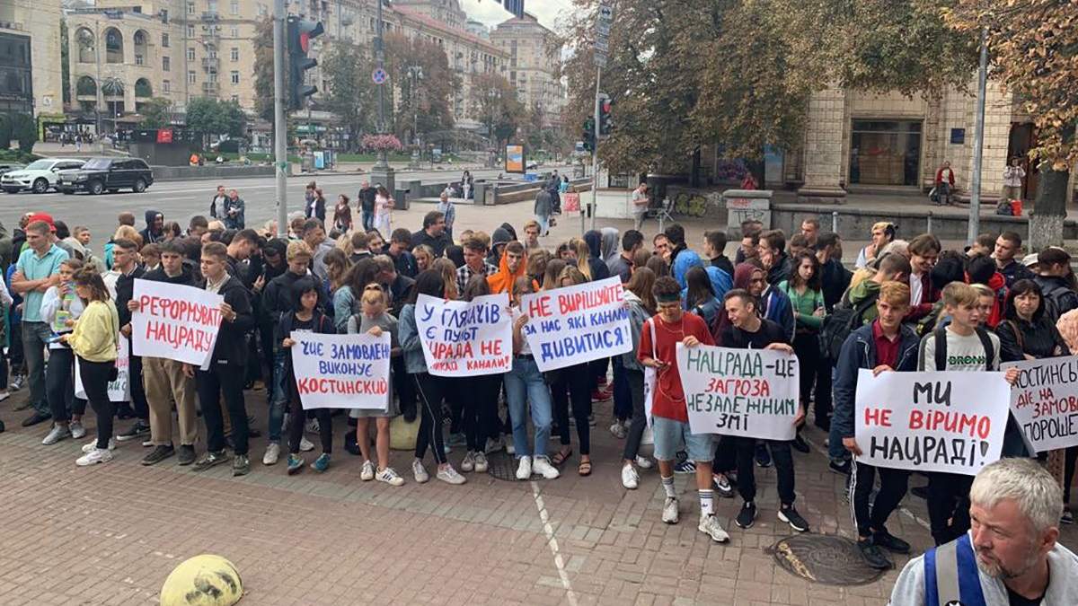 Проплачені мітинги щодо Медведчука у Києві Проплачені мітинги щодо Медведчука у Києві