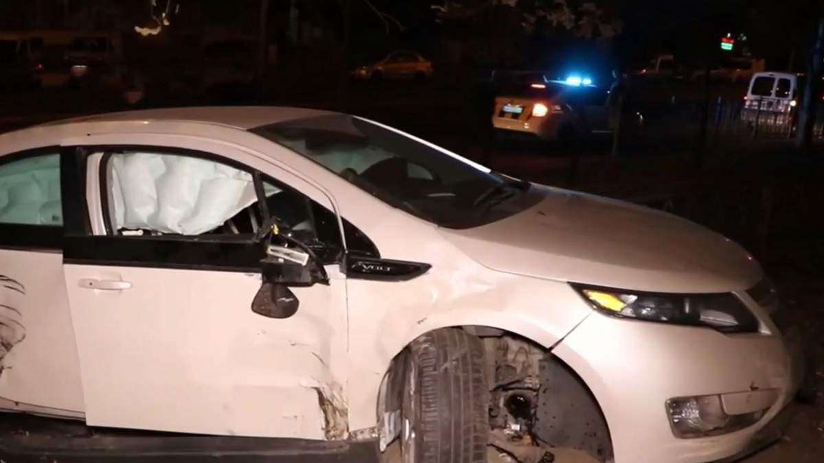 П'яний працівник СТО влаштував перегони з поліцією та розбив чуже авто П'яний працівник СТО влаштував перегони з поліцією та розбив чуже авто