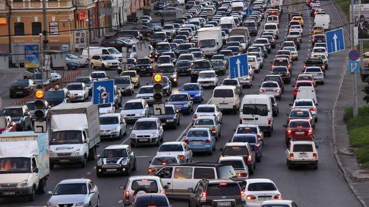 Київ застиг у заторах через події на мосту Метро Київ застиг у заторах через події на мосту Метро