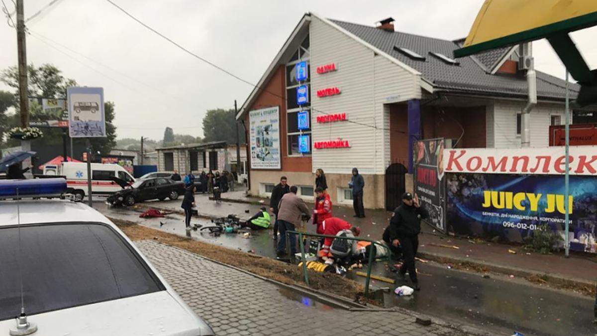ДТП в Броварах вчора 26.09.2019 – відео аварії, поліцейський влетів в зупинку ДТП в Броварах вчора 26.09.2019 – відео аварії, поліцейський влетів в зупинку