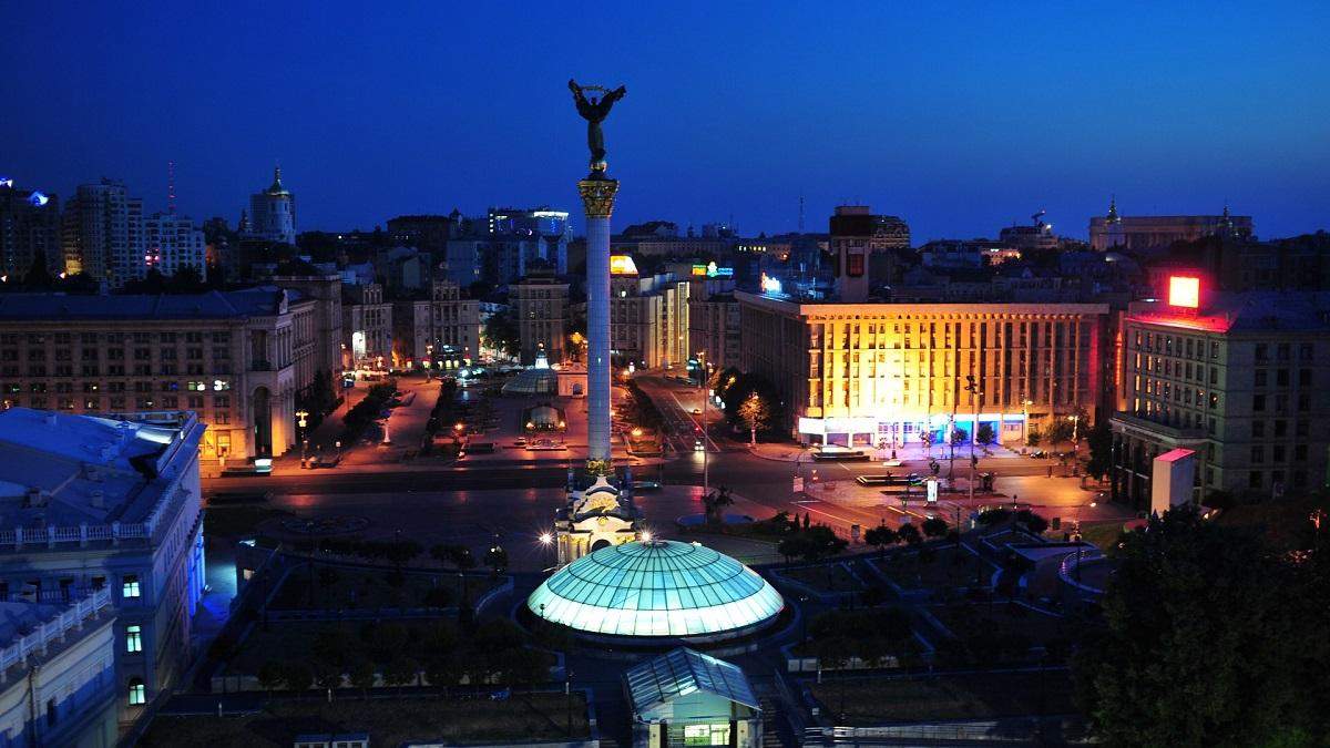 В центре столицы мужчина угрожал прыгнуть с крыши здания В центре столицы мужчина угрожал прыгнуть с крыши здания