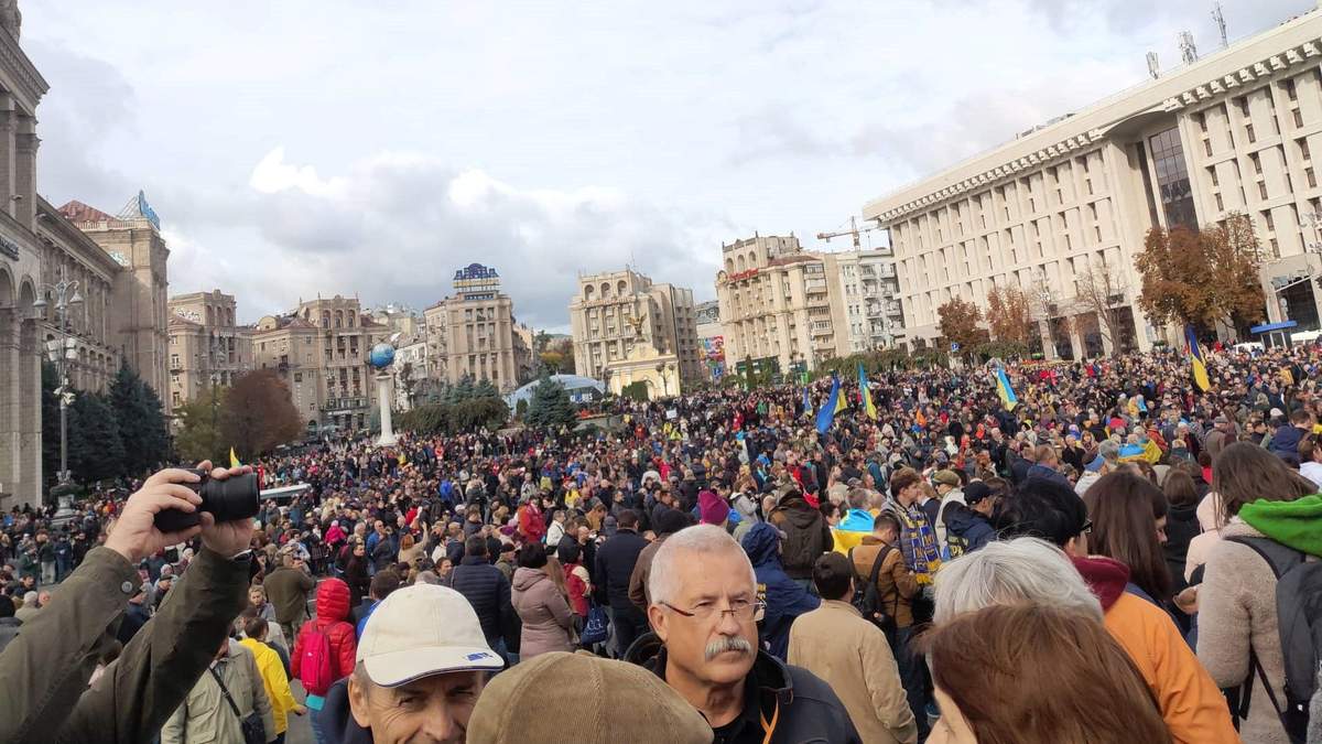 На вече на Майдан вышли 10 тысяч человек, нарушений не было, – МВД На вече на Майдан вышли 10 тысяч человек, нарушений не было, – МВД