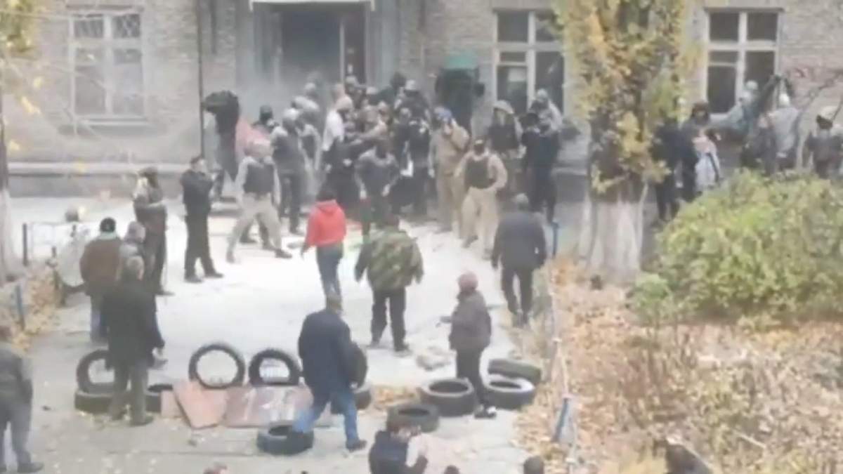 Захват общежития на Полевой: видео, фото - новости Киева 07.11.2019 Захват общежития на Полевой: видео, фото - новости Киева 07.11.2019