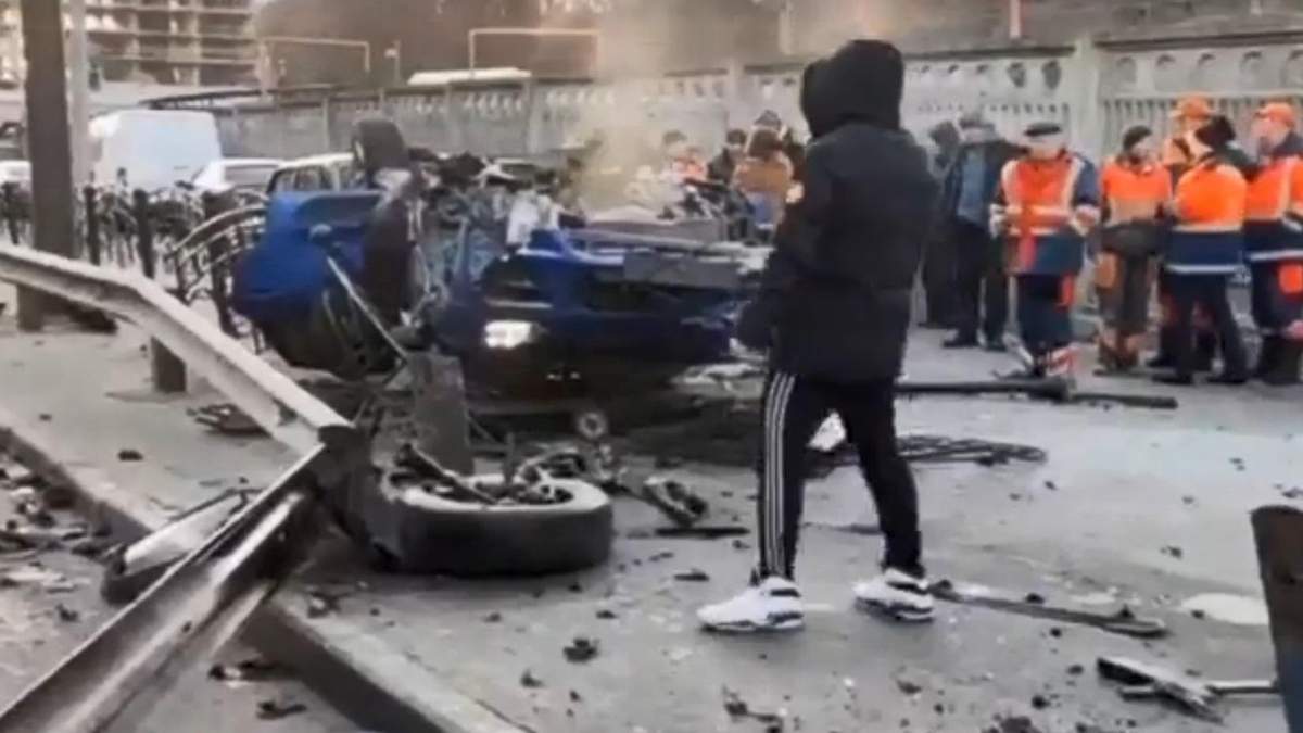 Водитель на Porsche в Киеве влетел на тротуар Водитель на Porsche в Киеве влетел на тротуар