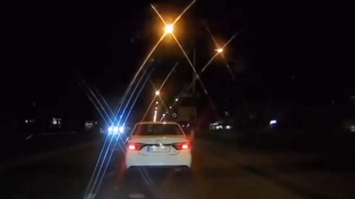В Киеве дерзкий водитель Toyota устроил разборки посреди дороги В Киеве дерзкий водитель Toyota устроил разборки посреди дороги