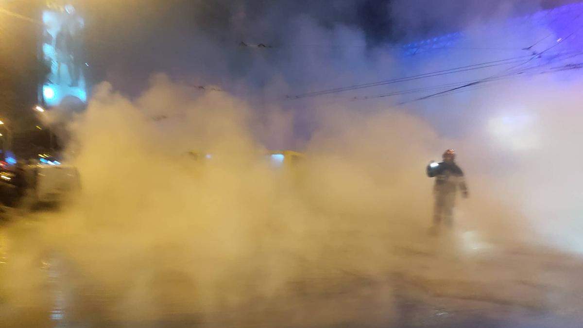 У центрі Києва знову прорвало теплотрасу У центрі Києва знову прорвало теплотрасу
