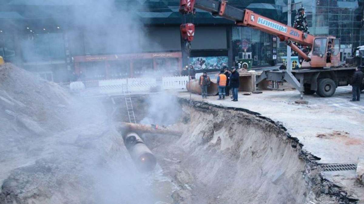 По факту прорыва теплосети возле Ocean Plaza в Киеве полиция открыла дело По факту прорыва теплосети возле Ocean Plaza в Киеве полиция открыла дело