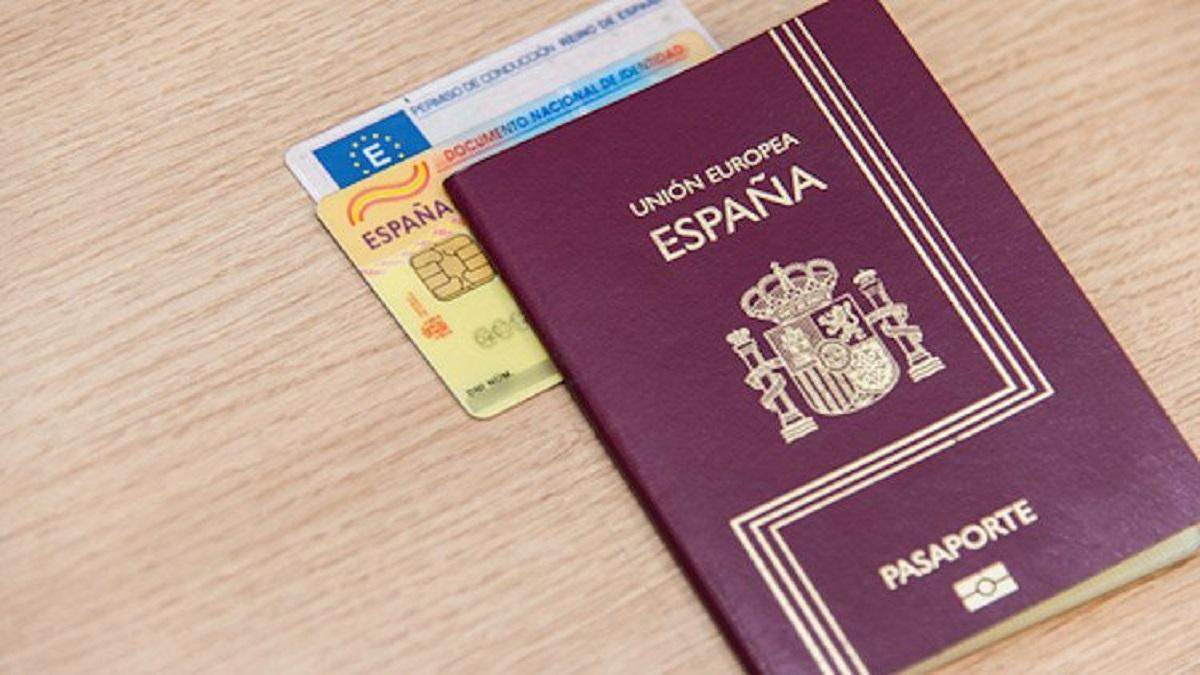 Трем иностранцам с поддельными испанскими паспортами на 3 года запретили въезд в Украину Трем иностранцам с поддельными испанскими паспортами на 3 года запретили въезд в Украину