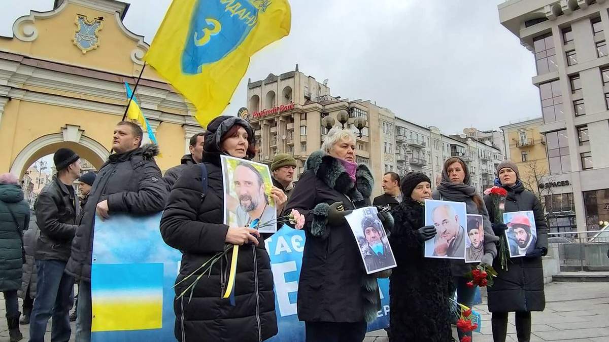 В Киеве почтили память героев Небесной Сотни В Киеве почтили память героев Небесной Сотни