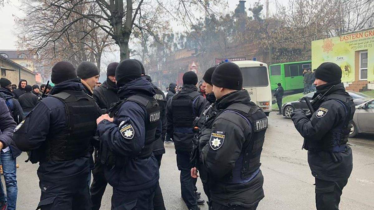 Поліція прийшла з облавою до київської мечеті Поліція прийшла з облавою до київської мечеті