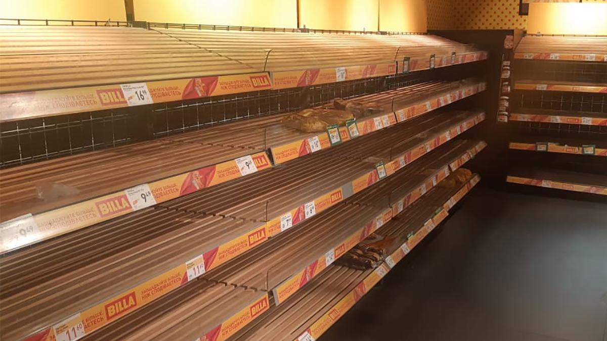 В Киеве скупают продукты в супермаркетах В Киеве скупают продукты в супермаркетах