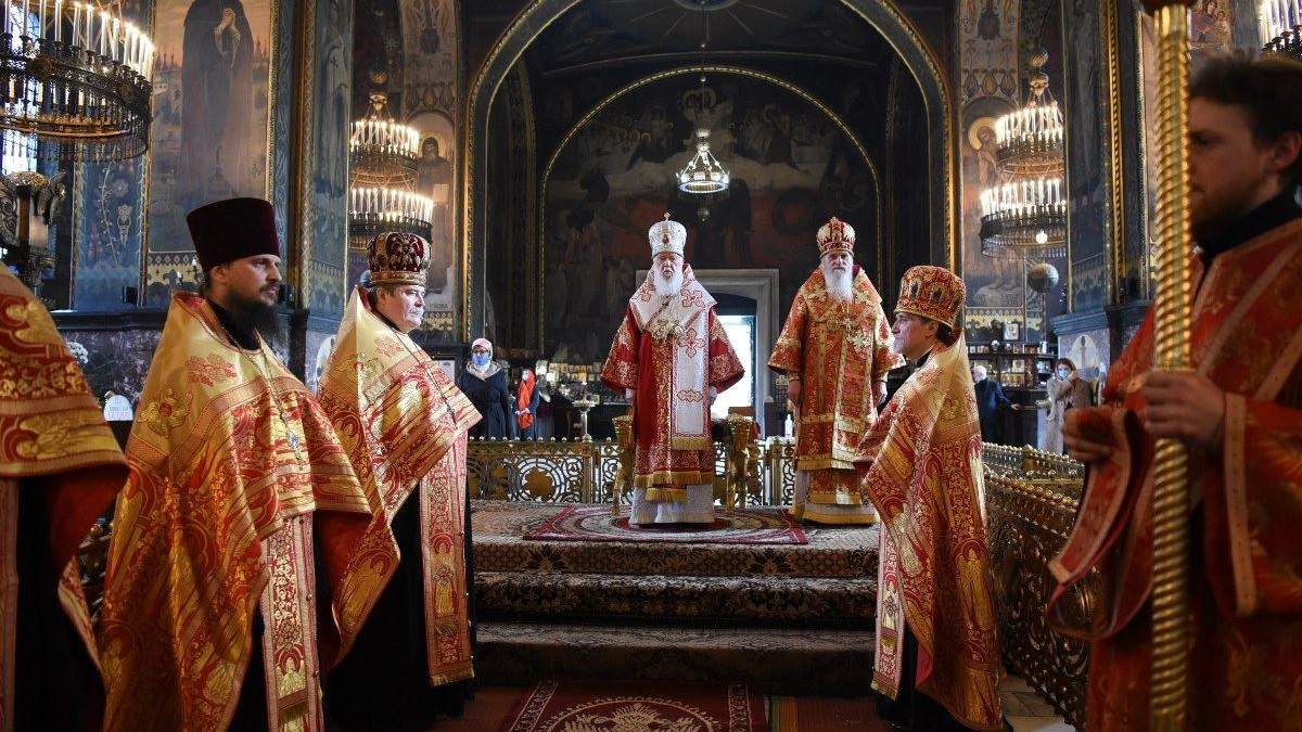 Великодня служба у Володимирському соборі: як ігнорували карантин Великодня служба у Володимирському соборі: як ігнорували карантин