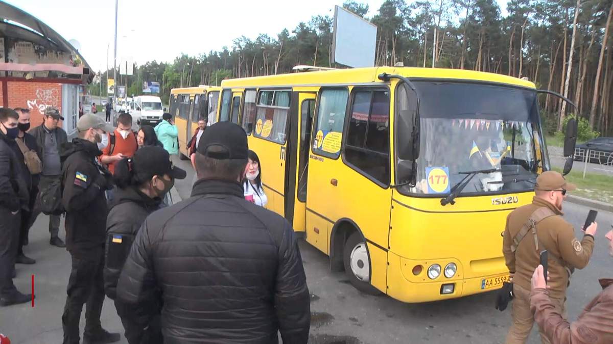 Водії виганяють АТОвців з маршруток Водії виганяють АТОвців з маршруток