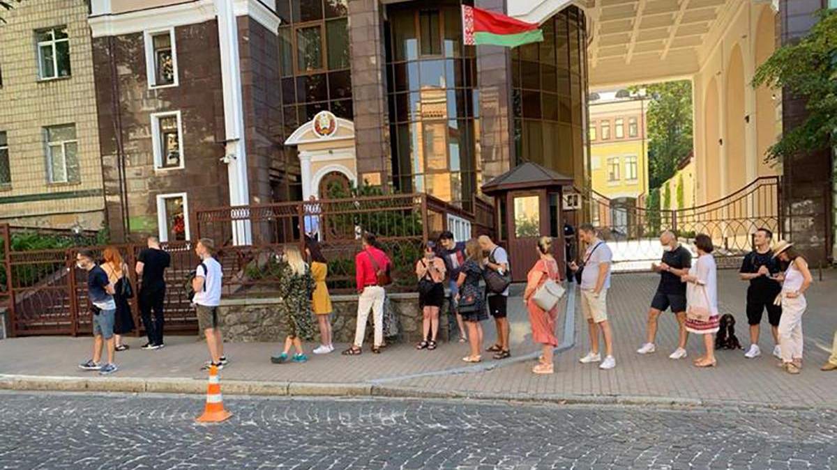 Вибори президента Білорусі: як голосують в Україні – відео Вибори президента Білорусі: як голосують в Україні – відео