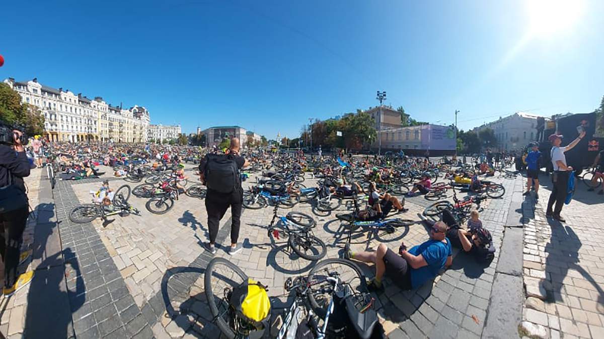 Флешмоб у центрі Києва Флешмоб у центрі Києва