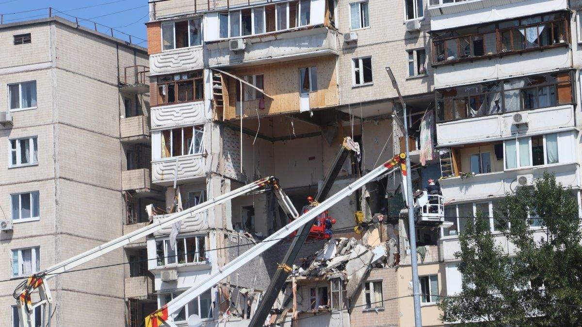 Пострадавшие от взрыва на Позняках обратились к Зеленскому: видео Пострадавшие от взрыва на Позняках обратились к Зеленскому: видео