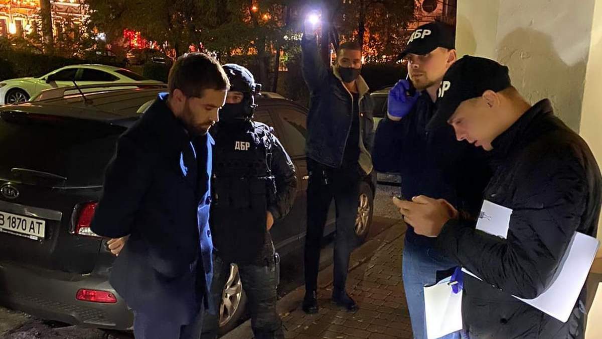 Один из руководителей ДФС поймали на взятке в 200 тысяч долларов Один из руководителей ДФС поймали на взятке в 200 тысяч долларов