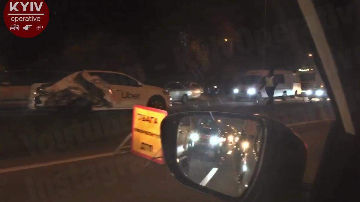 Между Киевом и Броварами произошла тройное ДТП с участием такси Между Киевом и Броварами произошла тройное ДТП с участием такси