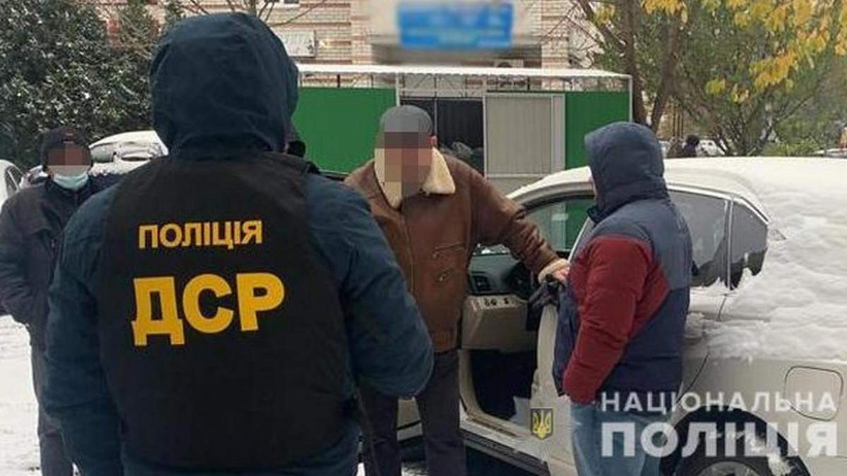 Поліція затримала за хабар керівника КП Київської облради Поліція затримала за хабар керівника КП Київської облради