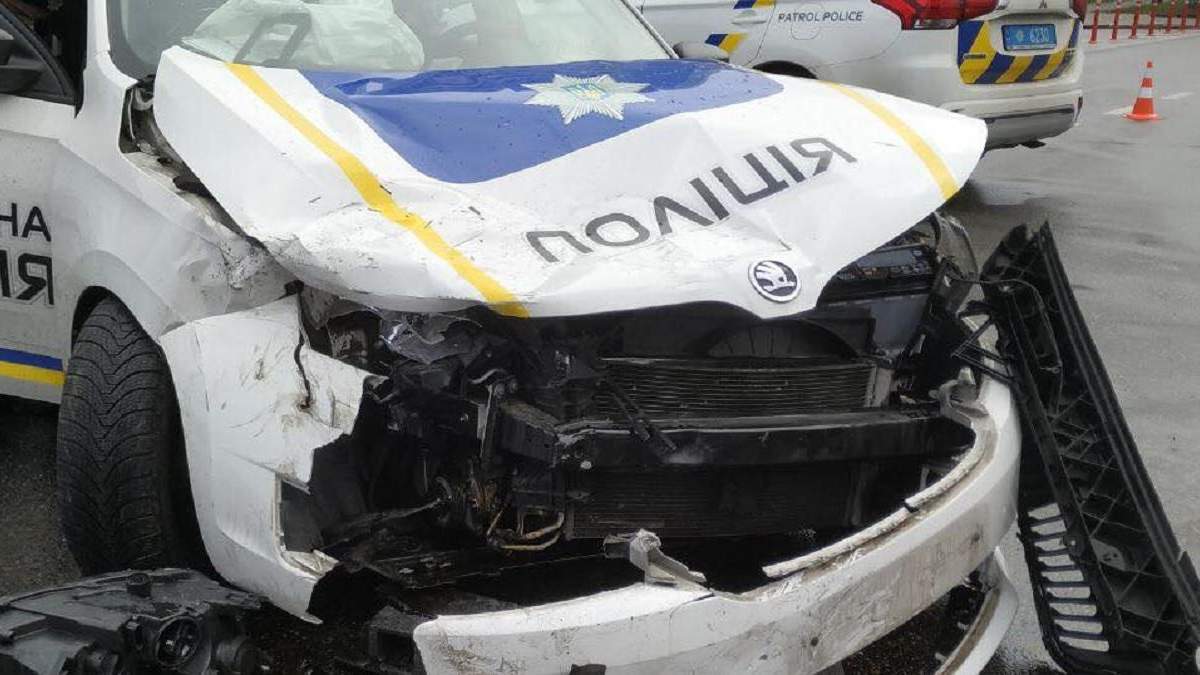 У Києві патрульні потрапили в ДТП 24.11.2020 – фото, відео У Києві патрульні потрапили в ДТП 24.11.2020 – фото, відео