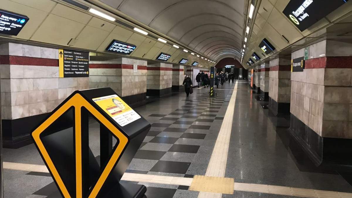 В Киеве станцию Сырец сделали более доступной для незрячих людей В Киеве станцию Сырец сделали более доступной для незрячих людей