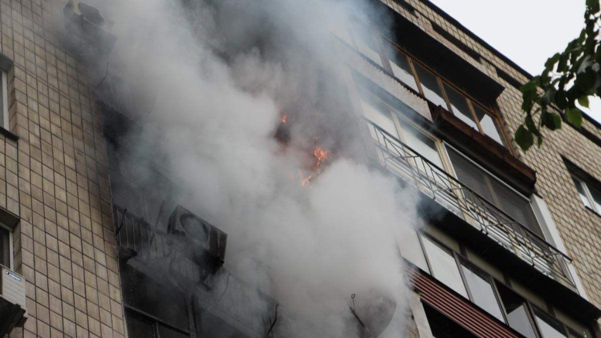 У Києві горіла багатоповерхівка: люди вистрибували з вікон: відео У Києві горіла багатоповерхівка: люди вистрибували з вікон: відео